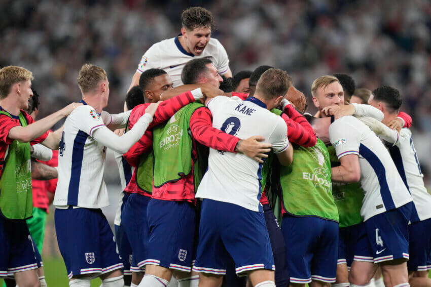 England Team players celebrate their spot in the final of EURO 2024