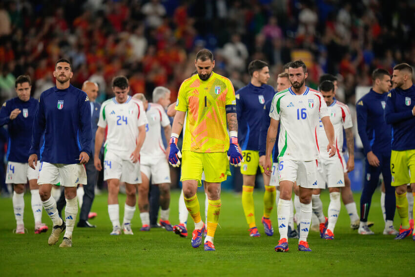 Italy football team vs Spain